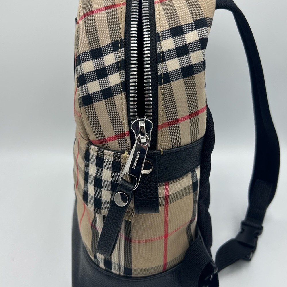 BURBERRY - Picture 8 of 13
